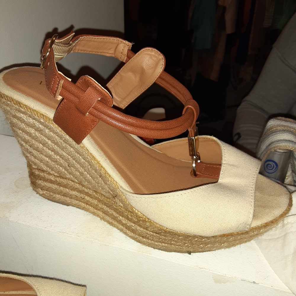 Venus wedge sandle